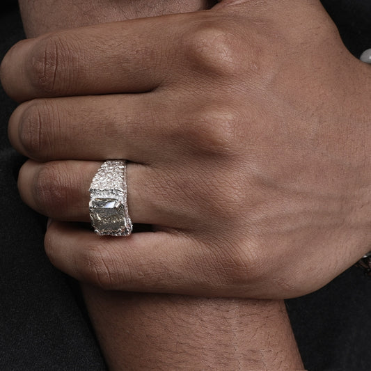 Anillo de Plata 925 con Circón y Superficie Texturizada - Ajustable