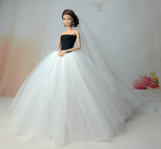 Vestido de Novia con Falda Voluminosa y Velo - Image 22