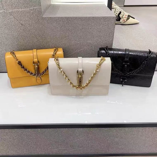 Bolso Bandolera Pequeño con Cadena y Diseño Plisado