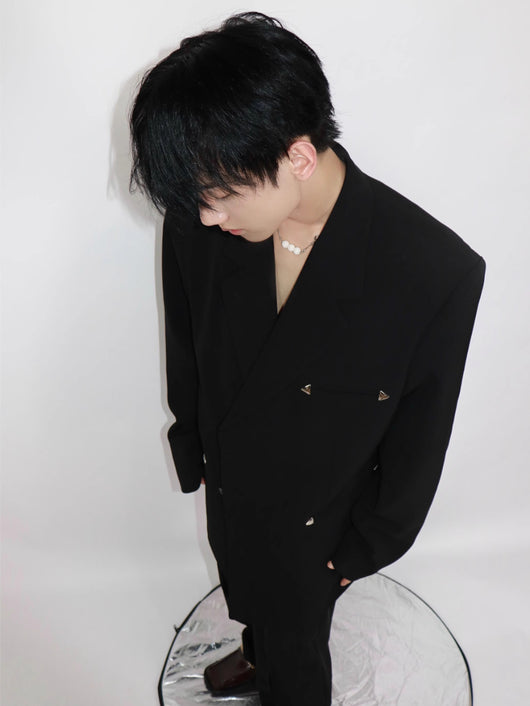 Blazer Ejecutivo con Hombreras Acolchadas y Detalles Metálicos - Image 9