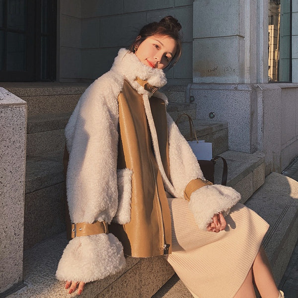 Abrigo de Piel con Mangas Acampanadas y Costura Khaki