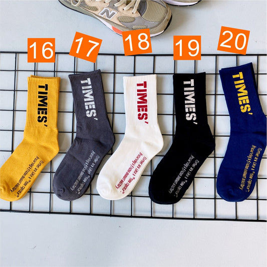 Calcetines Estilo Street con Letras Personalizadas - Image 2