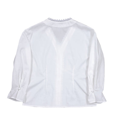 Blusa Blanca de Encaje con Cuello V, Fibra de Rosa y Aroma Floral - Diseño Premium - Image 8