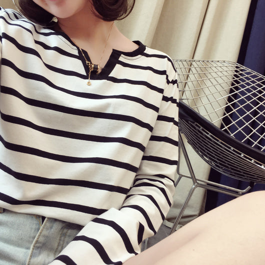 Playera Ajustada de Rayas con Cuello en V y Manga Larga para Mujer - Image 3