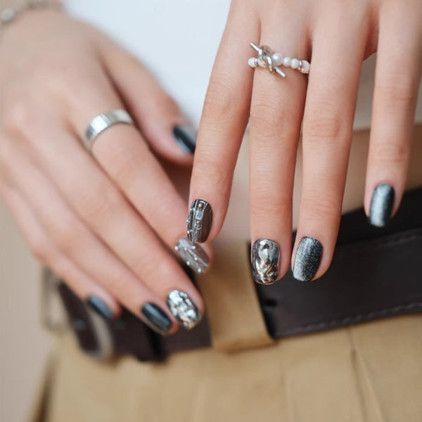 Armadura de Estilo Oscuro Minimalista para Mujer - Diseño Elegante y Versátil