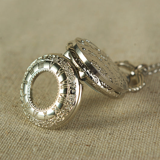Reloj de Bolsillo Plateado con Números Romanos - Image 9