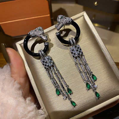 Aretes Leopardo Negro con Diamante Verde y Borla - Image 8