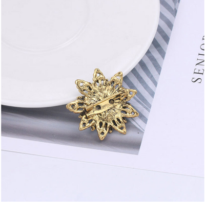 Broche Floral Dorado Vintage con Cristales y Brillantes - Image 2