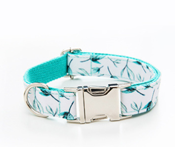 Collar y Correa para Perro Ajustable con Estampado de Hojas y Moño Personalizable - Image 6