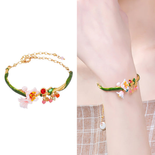 Pulsera Ajustable de Esmalte Pintada a Mano - Flores del Bosque Francés