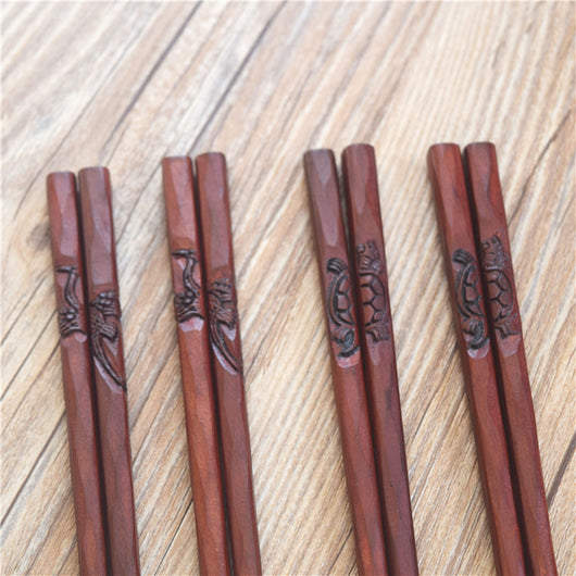 Palillos de Madera Tallados a Mano con Estuche Portátil - Image 4