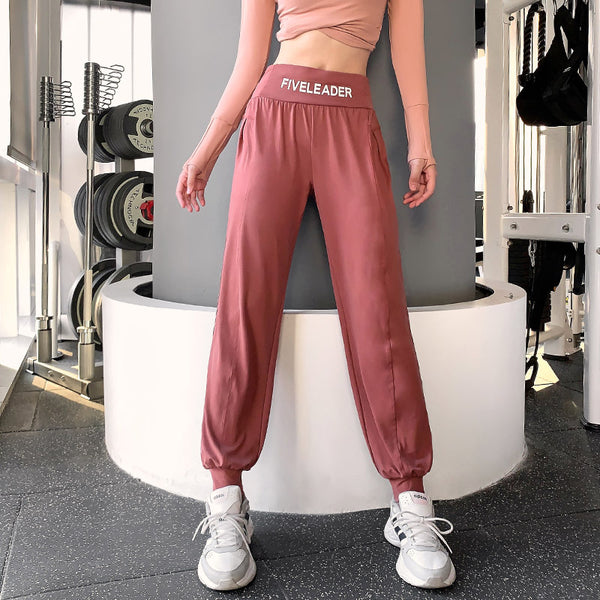 Pantalones deportivos con cintura ajustable y lettering