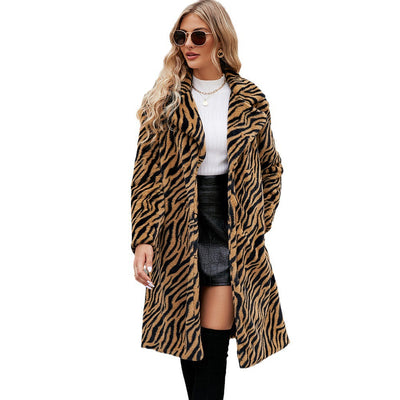Abrigo Largo de Cuero Sintético con Patrón Cebra - Elegancia Urbana para Otoño e Invierno - Image 5