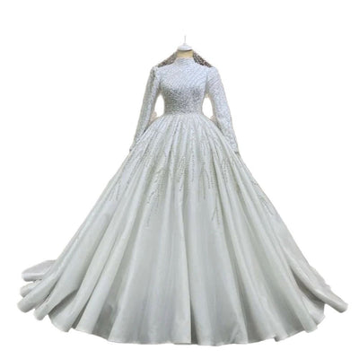Vestido de Novia con Falda de Tul Voluminosa y Cola Elegante - Image 9