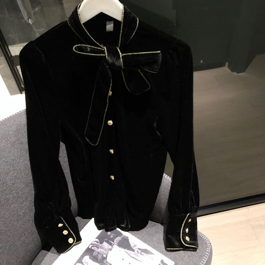 Blusa de Terciopelo con Ribete de Seda Dorada - Elegancia Sofisticada