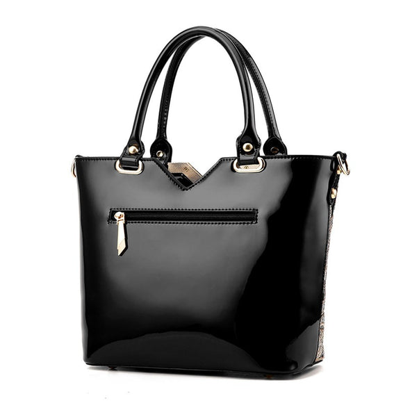 Bolso de Cuero Negro con Bordados Artesanales