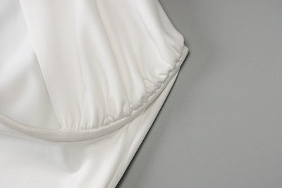 Vestido Ajustado con Cuello Halter y Pliegues Elegantes - Image 5