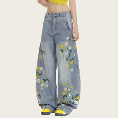 Jeans Curve con Bordado Floral y Botánico