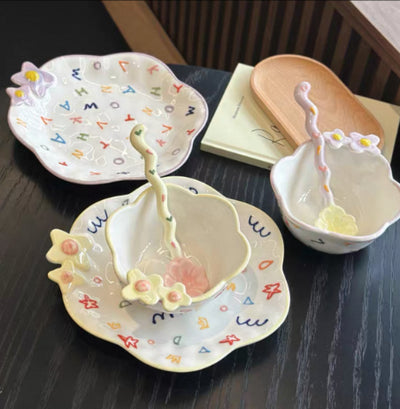 Plato para Desayuno de Cerámica Artesanal con Relieve Floral Pintado a Mano