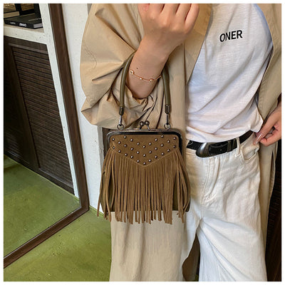 Bolsa Retro de Hombro para Mujer con Remaches y Borlas - Image 15
