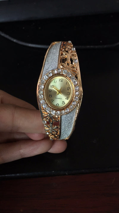 Reloj pulsera para mujer en oro rosado con diseño floral - Image 15