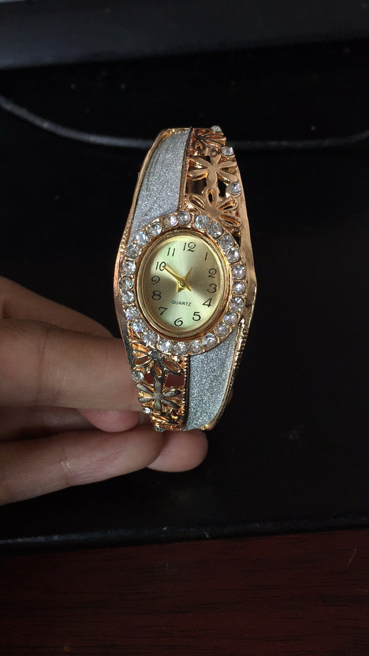 Reloj pulsera para mujer en oro rosado con diseño floral - Image 15