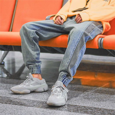Jeans con Paneles Contrastantes - Image 10
