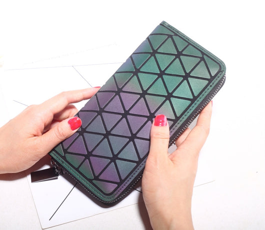 Cartera Larga para Mujer con Diseño Geométrico y Cierre Luminoso - Image 5