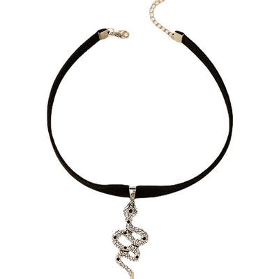 Collar Gótico de Terciopelo Witchy - Gargantilla Grunge Oscura para Regalo - Image 2