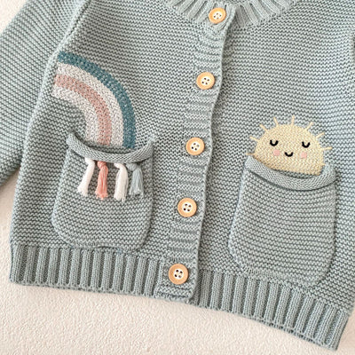Cardigan Infantil de Algodón con Patrón Arcoíris Bordado y Bolsillos Dobles - Image 16