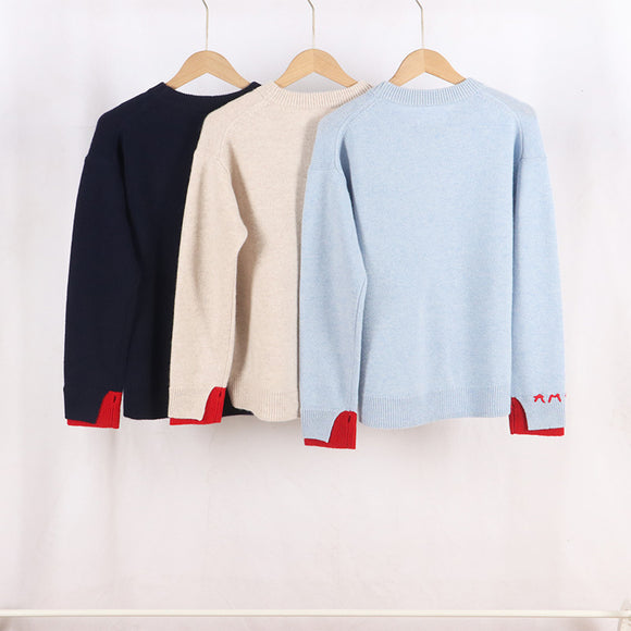 Suéter Tejido a Mano con Cuello Redondo y Mangas Combinadas - Diseño Love