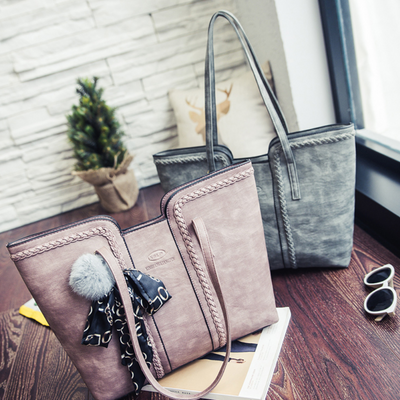 Bolso de Hombro con Pañuelo de Seda