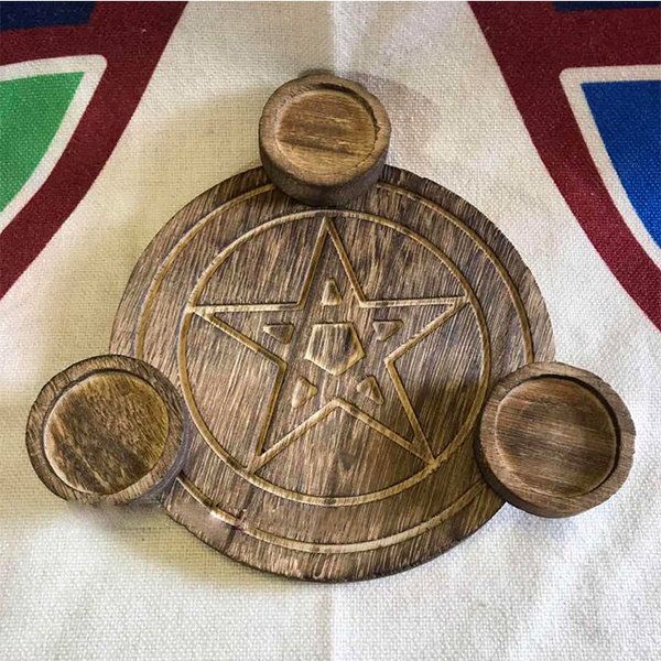 Portavelas de Madera con Diseño Pentagrama