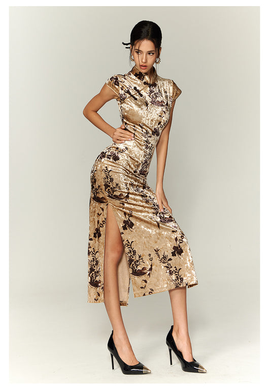 Vestido Cheongsam de Terciopelo Elegante con Movimiento Fluido - Image 10