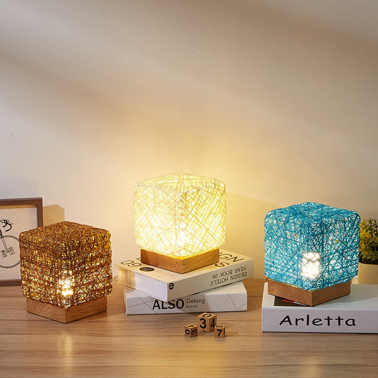 Lámpara de Mesa LED de Ratán Tejida a Mano con Carga USB - Image 10