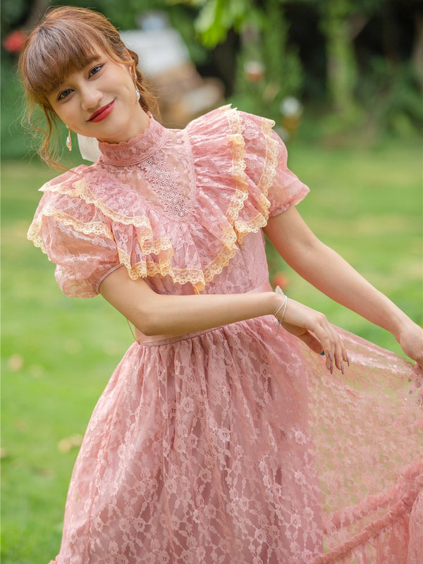 Vestido Vintage de Encaje con Volantes y Manga Corta en Tonos Suaves