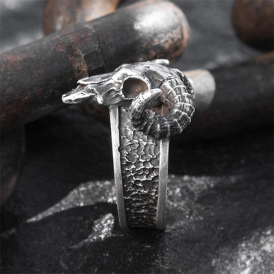 Anillo de Calavera Carnero Punk en Acero Inoxidable - Image 4