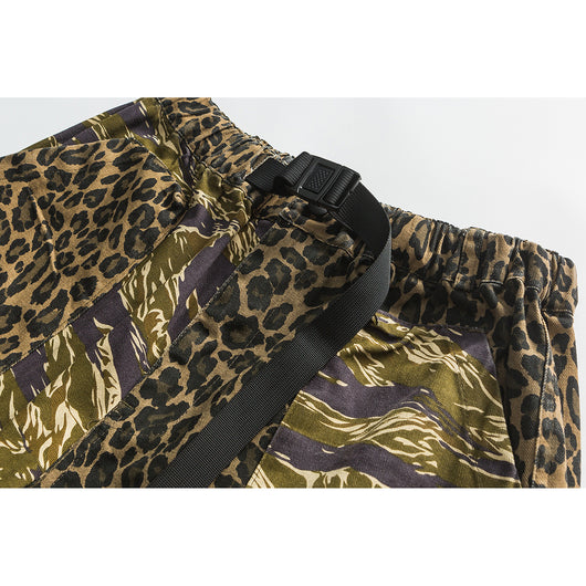 Shorts Cargo Camuflado con Estampado Leopardo - Unisex - Image 2