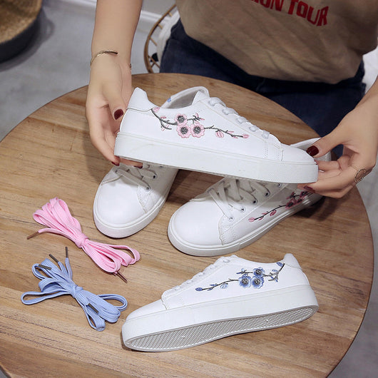 Tenis Blancos Bordados Estilo Urbano para Estudiantes - Image 5