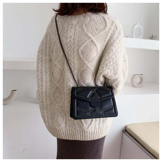 Bolso de Hombro Cuadrado Pequeño con Tachuelas - Image 12