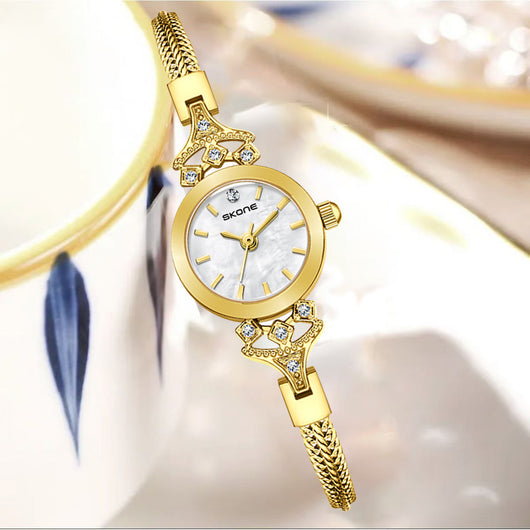 Reloj de Cuarzo Resistente al Agua para Mujer - Diseño Elegante y Minimalista