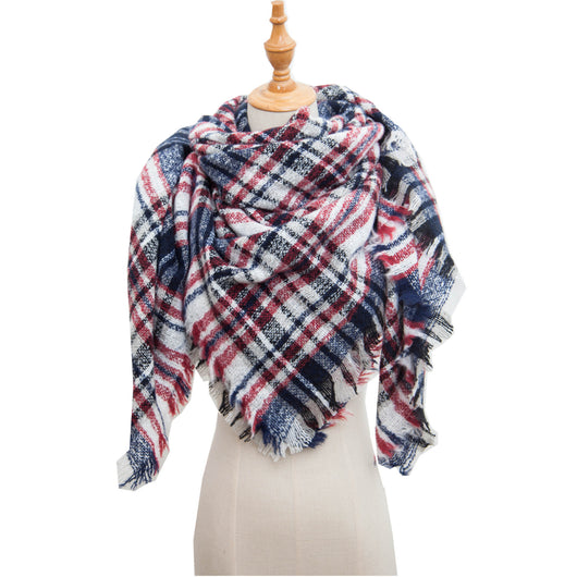 Chal Triangular Escocés para Otoño e Invierno - Amplio y Versátil - Image 8
