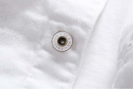 Chaleco Denim Blanco con Bolsillos y Detalles Rotos - Image 6
