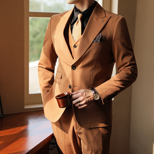 Traje de Novio Premium Tres Piezas Color Caramelo con Solapa Clásica