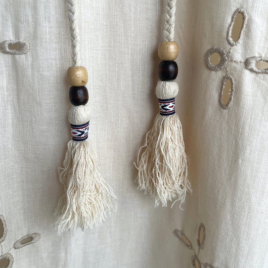 Vestido Maxi Boho Étnico de Lino con Bordados, Escote V Blanco - Image 8