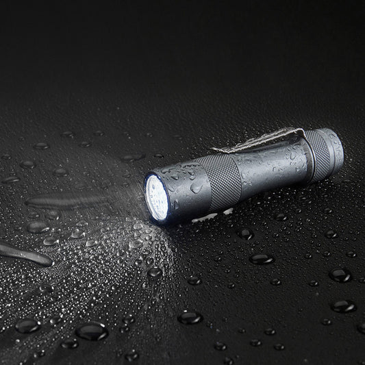 Linterna LED de Alto Brillo XHP50.2 - Iluminación Profesional Potente