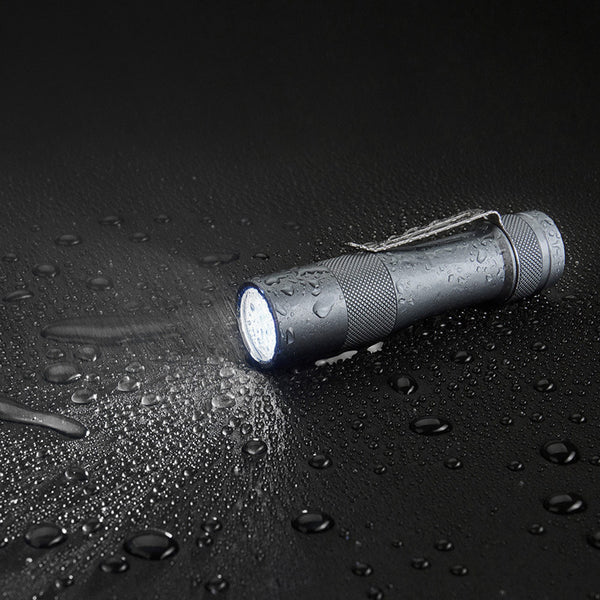 Linterna LED de Alto Brillo XHP50.2 - Iluminación Profesional Potente