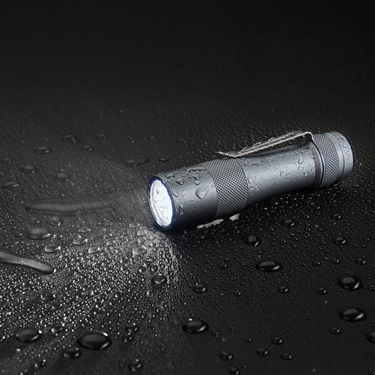 Linterna LED de Alto Brillo XHP50.2 - Iluminación Profesional Potente