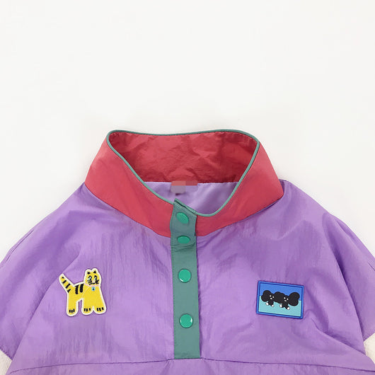 Chaqueta Suéter con Cuello Alto y Parche de León - Diseño de Combinación de Colores Moderno - Image 3