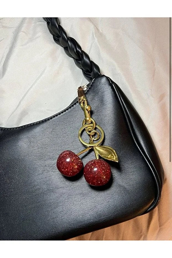 Llavero Encanto Rojo Cereza con Detalles Dorados